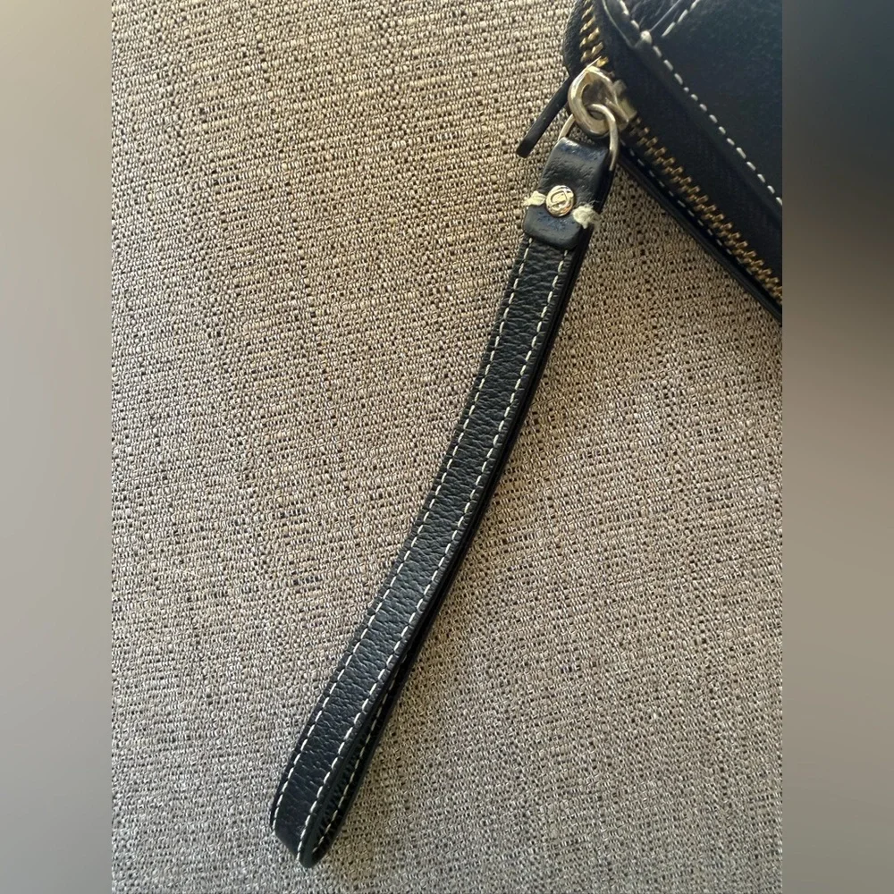 Kate Spade  Outlet Black Zipper Wrislet  Like New